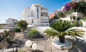 Гостиница Apartments Bila Villa  Подстрана